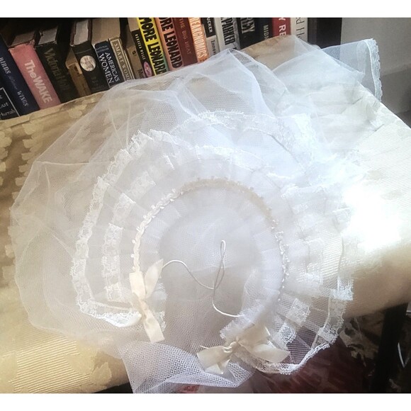 First HOLY COMMUNION/ Flower Girl Veil Headpiece Overlapping Tulle Lace VTG '50s - Picture 14 of 16